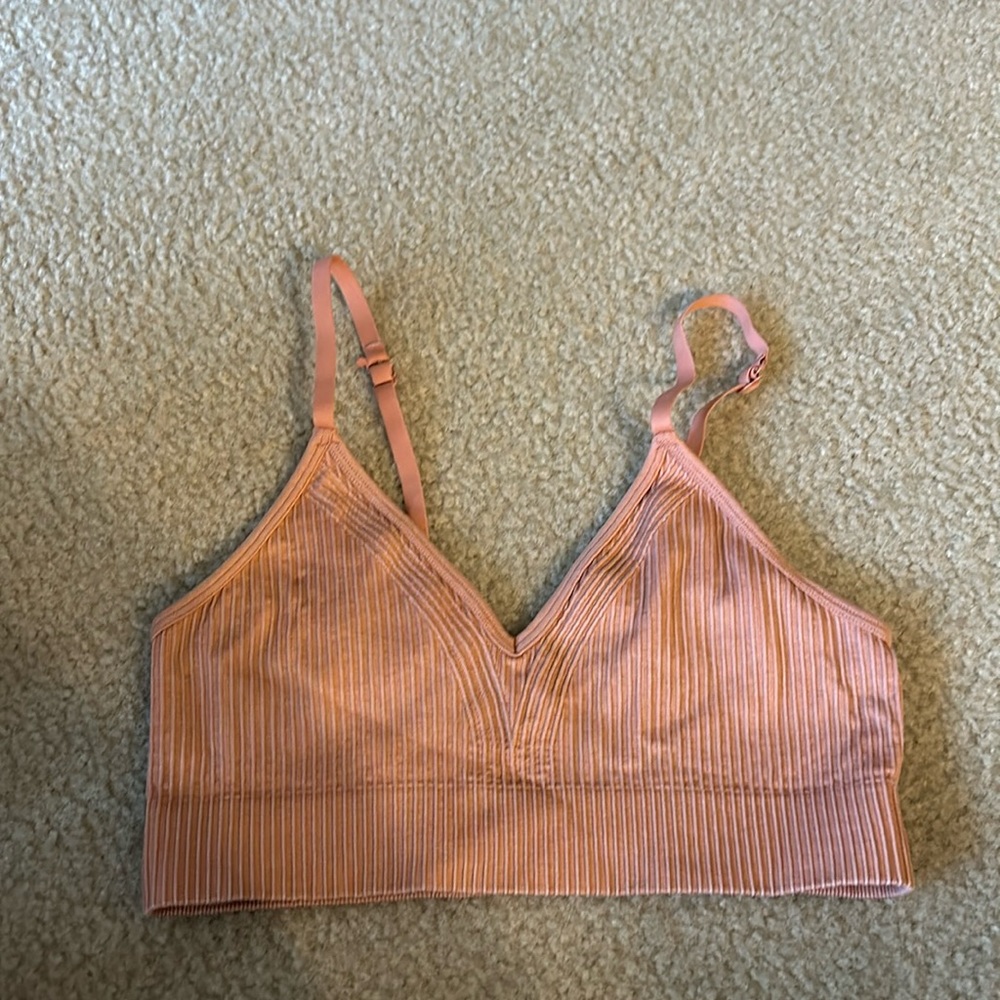 Peach ribbed sports bra